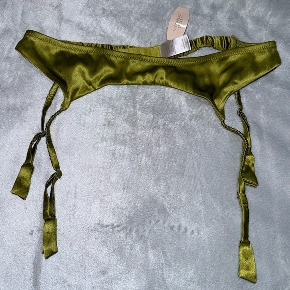 Victoria’s Secret Silk Garter Belt in Green Size Small NWT - Picture 1 of 3